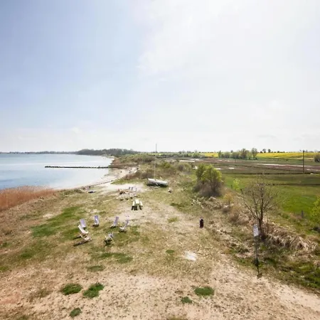 Cozy Coastal With Garden *